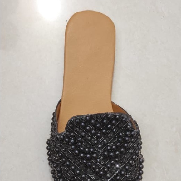 Virsa Fashionn’s Woman’s Flat Mules. - Picture 2 of 2